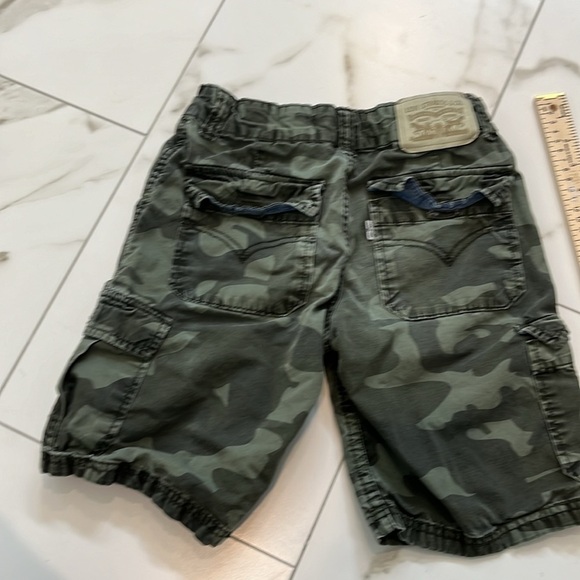 Levi’s youth green cargo shorts - Picture 3 of 4